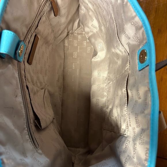 Michael Kors Tote & Wallet Set - Picture 7 of 7